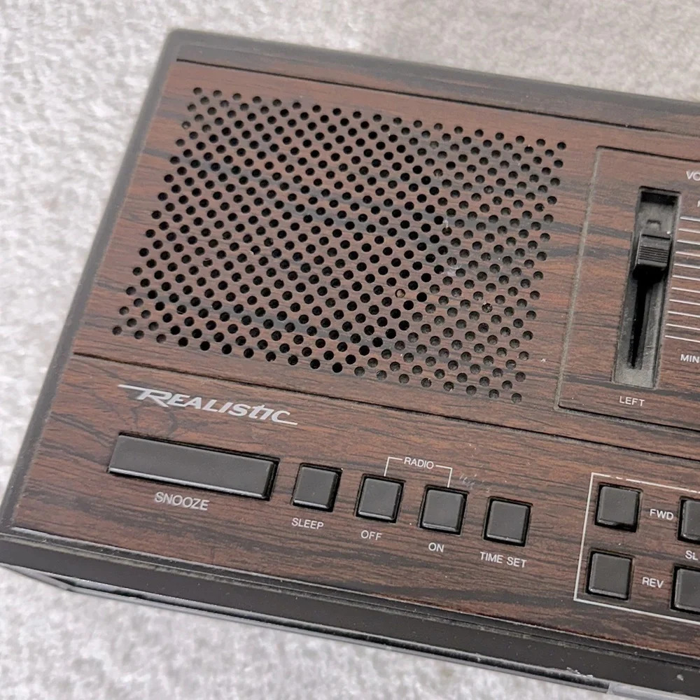 Vintage Realistic Digital Clock Radio For Parts - Picture 9 of 14